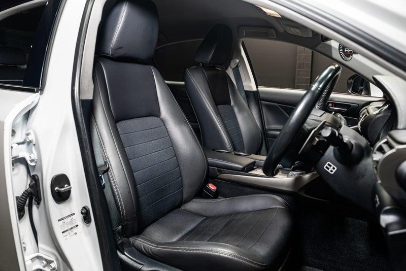 2015 Lexus IS 300h