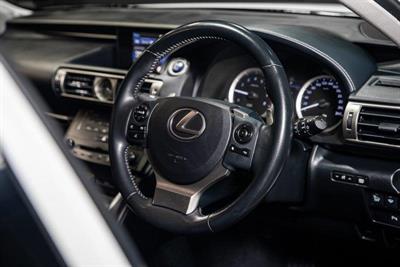 2015 Lexus IS 300h - Thumbnail