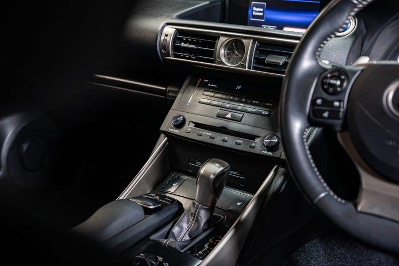 2015 Lexus IS 300h