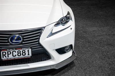 2015 Lexus IS 300h - Thumbnail