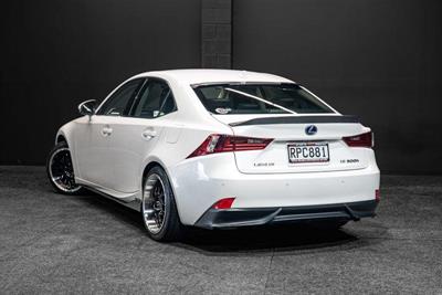 2015 Lexus IS 300h - Thumbnail