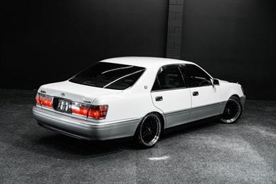 2001 Toyota Crown - Thumbnail