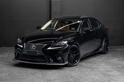 2013 Lexus IS 300h - Thumbnail