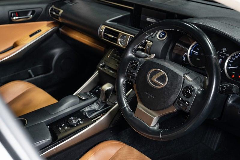 2013 Lexus IS 300h