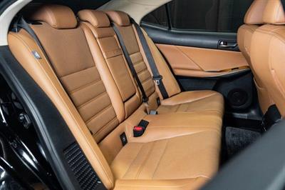 2013 Lexus IS 300h - Thumbnail