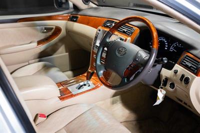 2004 Toyota Crown - Thumbnail