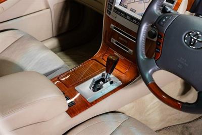 2004 Toyota Crown - Thumbnail