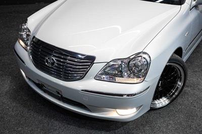 2004 Toyota Crown - Thumbnail