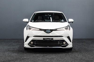 2017 Toyota C-HR - Thumbnail