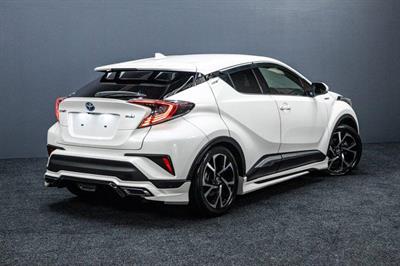 2017 Toyota C-HR - Thumbnail