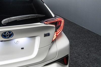2017 Toyota C-HR - Thumbnail