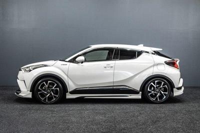 2017 Toyota C-HR - Thumbnail