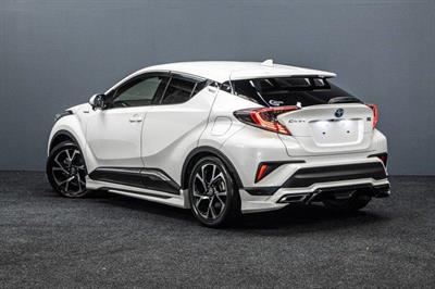 2017 Toyota C-HR - Thumbnail