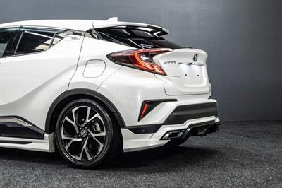 2017 Toyota C-HR - Thumbnail