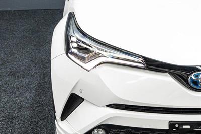 2017 Toyota C-HR - Thumbnail