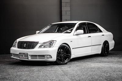 2004 Toyota Crown - Thumbnail