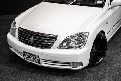 2004 Toyota Crown - Thumbnail