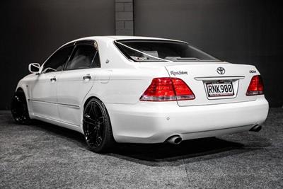 2004 Toyota Crown - Thumbnail