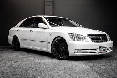 2004 Toyota Crown - Thumbnail