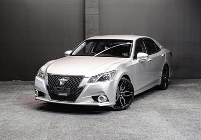 2013 Toyota Crown - Thumbnail