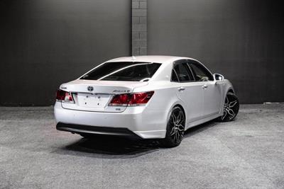 2013 Toyota Crown - Thumbnail