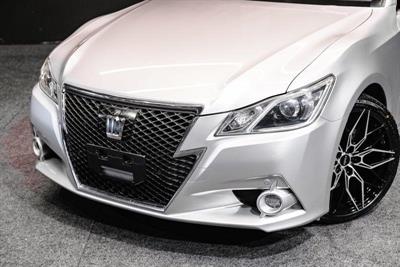 2013 Toyota Crown - Thumbnail