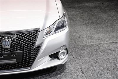 2013 Toyota Crown - Thumbnail