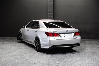 2013 Toyota Crown - Thumbnail