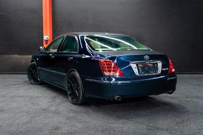 2005 Toyota Crown - Thumbnail