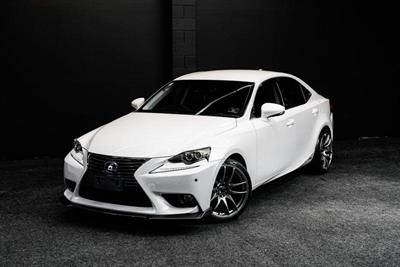 2013 Lexus IS 300h