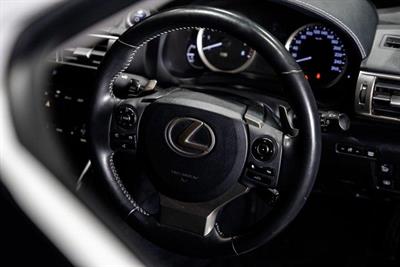 2013 Lexus IS 300h - Thumbnail