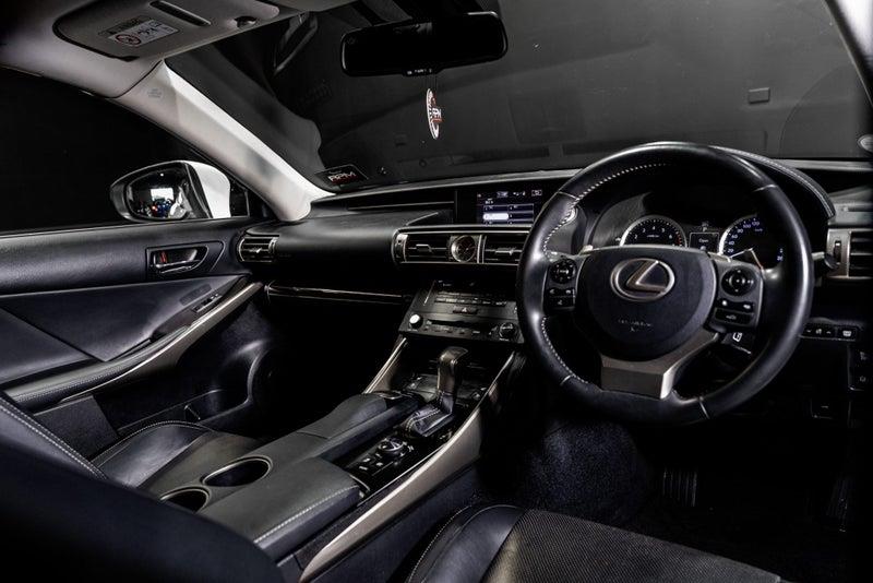 2013 Lexus IS 300h