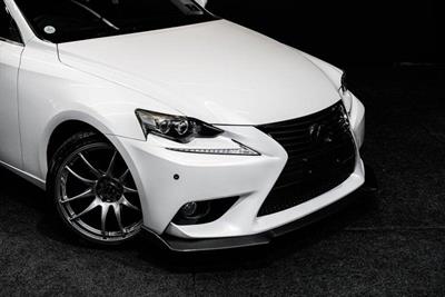 2013 Lexus IS 300h - Thumbnail