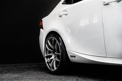 2013 Lexus IS 300h - Thumbnail