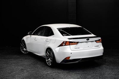 2013 Lexus IS 300h - Thumbnail