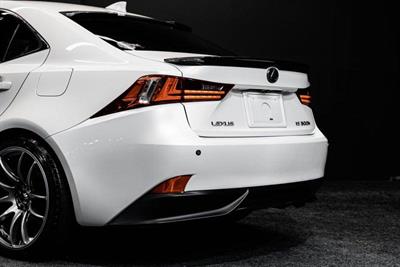 2013 Lexus IS 300h - Thumbnail