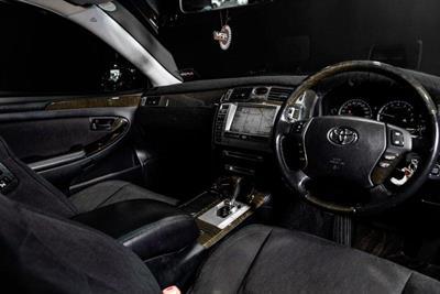 2004 Toyota Crown - Thumbnail