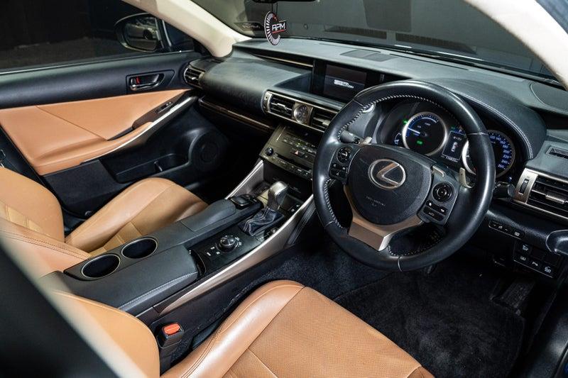 2013 Lexus IS 300h