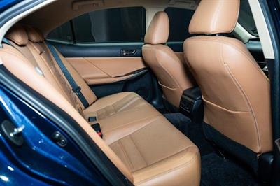 2013 Lexus IS 300h - Thumbnail