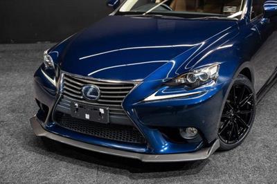 2013 Lexus IS 300h - Thumbnail