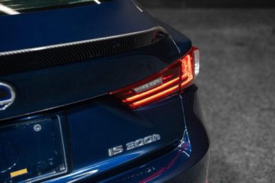 2013 Lexus IS 300h - Thumbnail