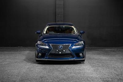2013 Lexus IS 300h - Thumbnail