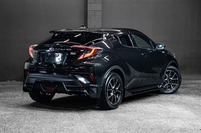 2017 Toyota C-HR - Thumbnail