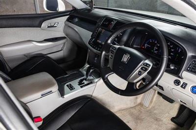 2012 Toyota Crown - Thumbnail