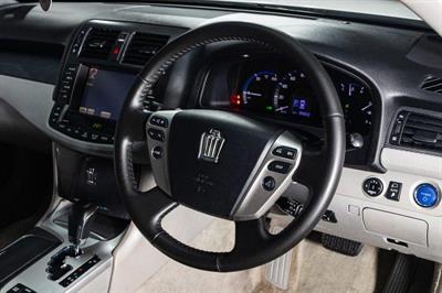 2012 Toyota Crown - Thumbnail