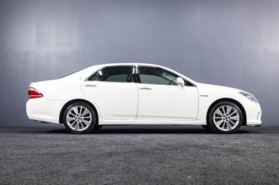 2012 Toyota Crown - Thumbnail