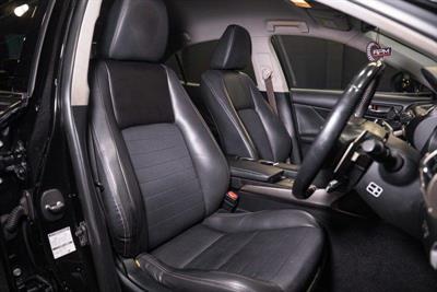 2015 Lexus IS 300h - Thumbnail