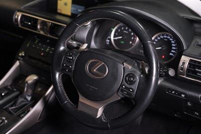 2015 Lexus IS 300h - Thumbnail