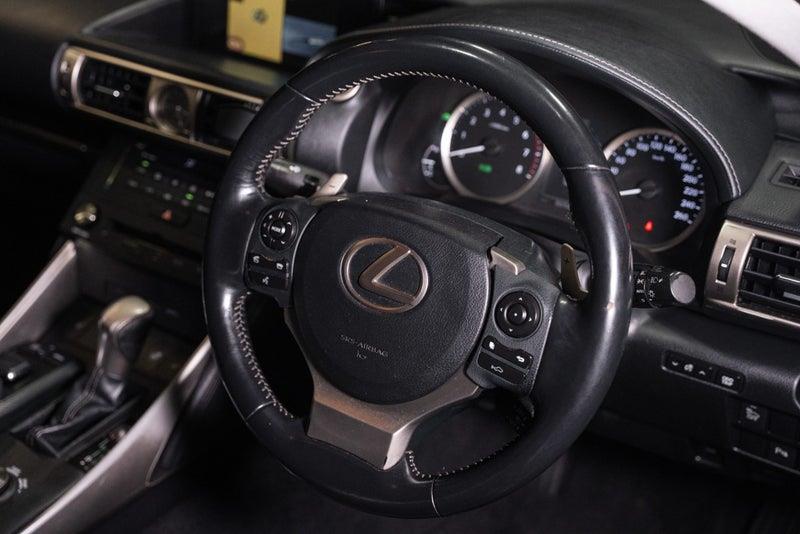 2015 Lexus IS 300h