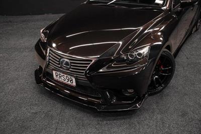 2015 Lexus IS 300h - Thumbnail